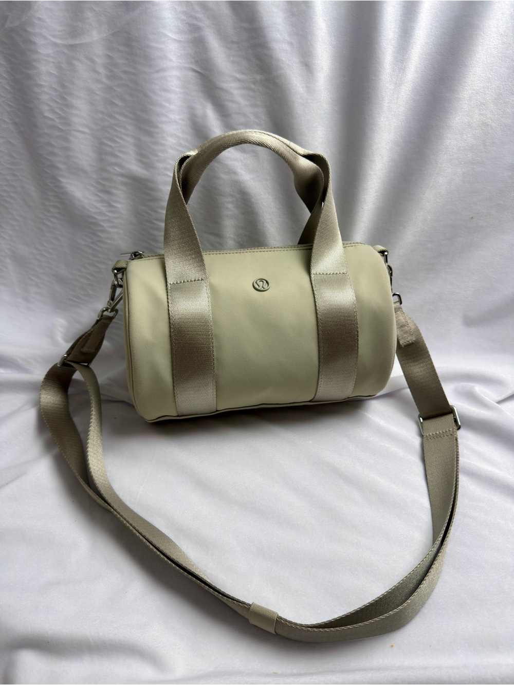 lululemon athletica Small Barrel Crossbody Bag - light sage